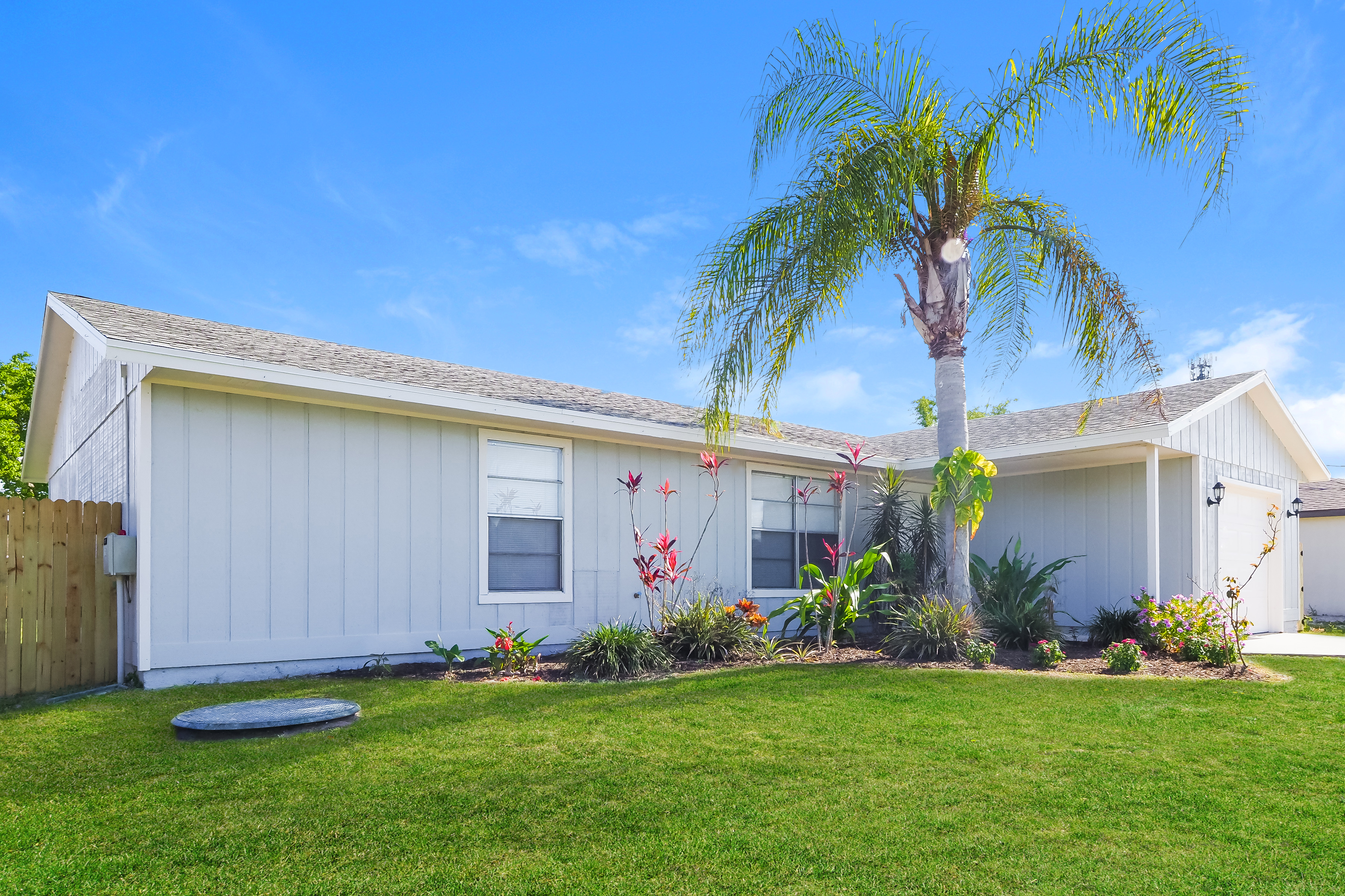 686 SW VIOLET AVE Port St. Lucie, FL 34983